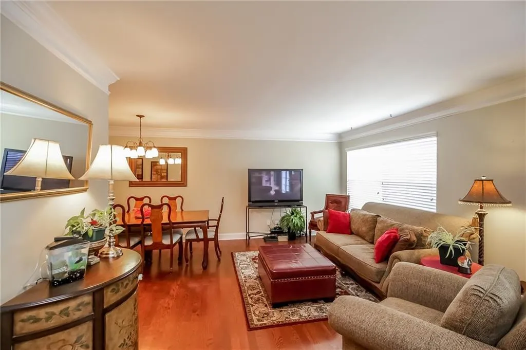 6980 Roswell Road Ne Unit A1, Atlanta, Georgia 30328, 3 Bedrooms Bedrooms, ,2 BathroomsBathrooms,Residential,Sold,6980 Roswell Road Ne Unit A1,5728471