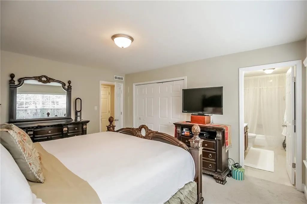6980 Roswell Road Ne Unit A1, Atlanta, Georgia 30328, 3 Bedrooms Bedrooms, ,2 BathroomsBathrooms,Residential,Sold,6980 Roswell Road Ne Unit A1,5728471
