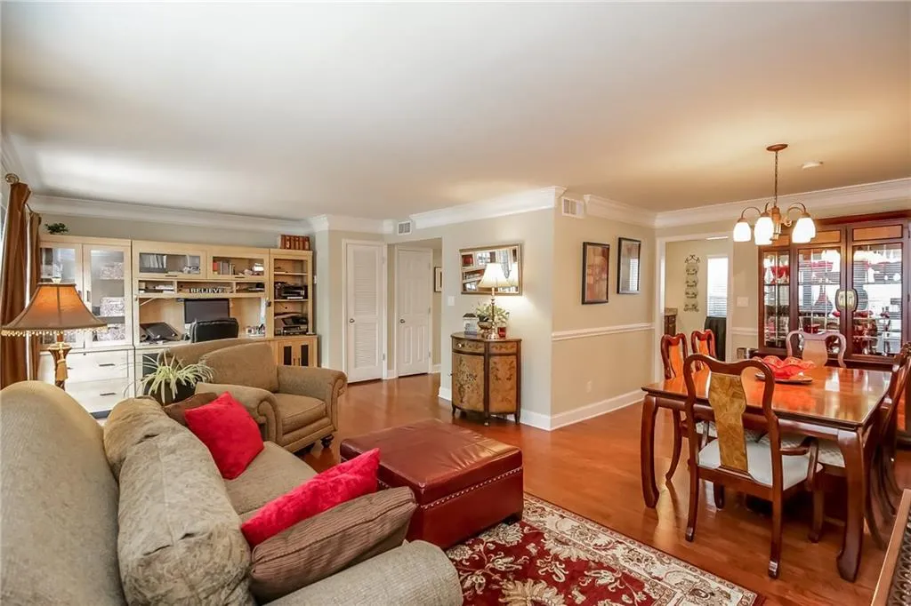 6980 Roswell Road Ne Unit A1, Atlanta, Georgia 30328, 3 Bedrooms Bedrooms, ,2 BathroomsBathrooms,Residential,Sold,6980 Roswell Road Ne Unit A1,5728471