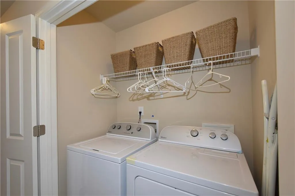 7305 Glisten Avenue, Atlanta, Georgia 30328, 3 Bedrooms Bedrooms, ,3 BathroomsBathrooms,Residential,Sold,7305 Glisten Avenue,5707174