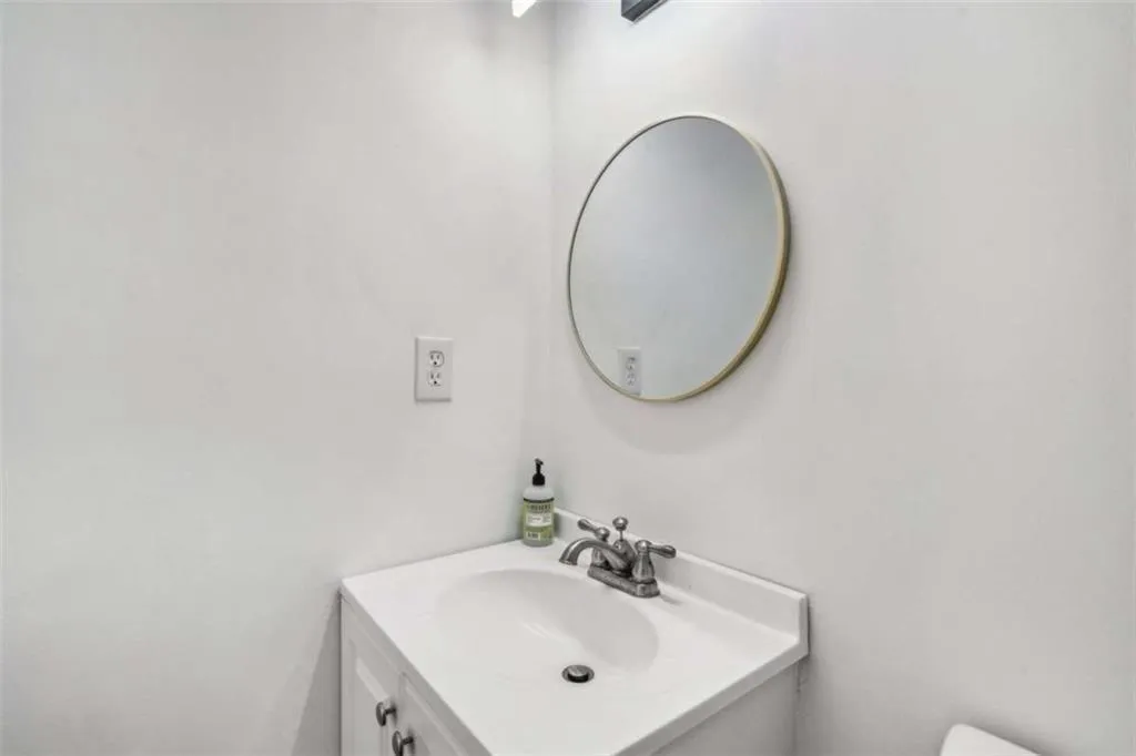 5490 Chemin De Vie, Sandy Springs, Georgia 30342, 3 Bedrooms Bedrooms, ,2 BathroomsBathrooms,Residential,For Sale,5490 Chemin De Vie,7592281