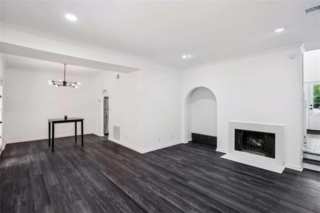 5490 Chemin De Vie, Sandy Springs, Georgia 30342, 3 Bedrooms Bedrooms, ,2 BathroomsBathrooms,Residential,For Sale,5490 Chemin De Vie,7592281