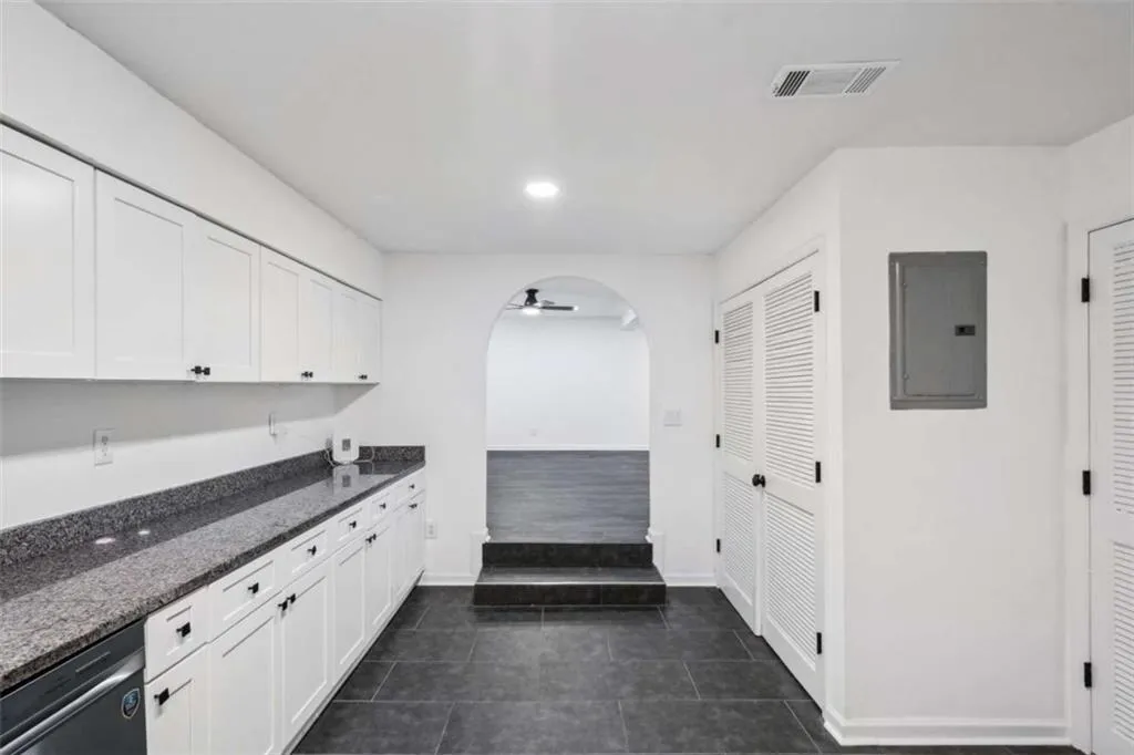 5490 Chemin De Vie, Sandy Springs, Georgia 30342, 3 Bedrooms Bedrooms, ,2 BathroomsBathrooms,Residential,For Sale,5490 Chemin De Vie,7592281