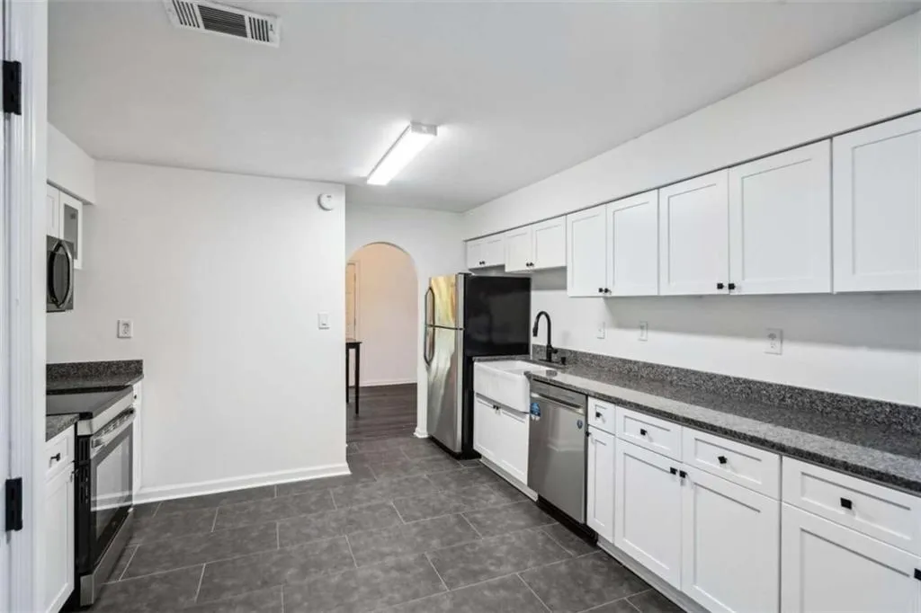 5490 Chemin De Vie, Sandy Springs, Georgia 30342, 3 Bedrooms Bedrooms, ,2 BathroomsBathrooms,Residential,For Sale,5490 Chemin De Vie,7592281
