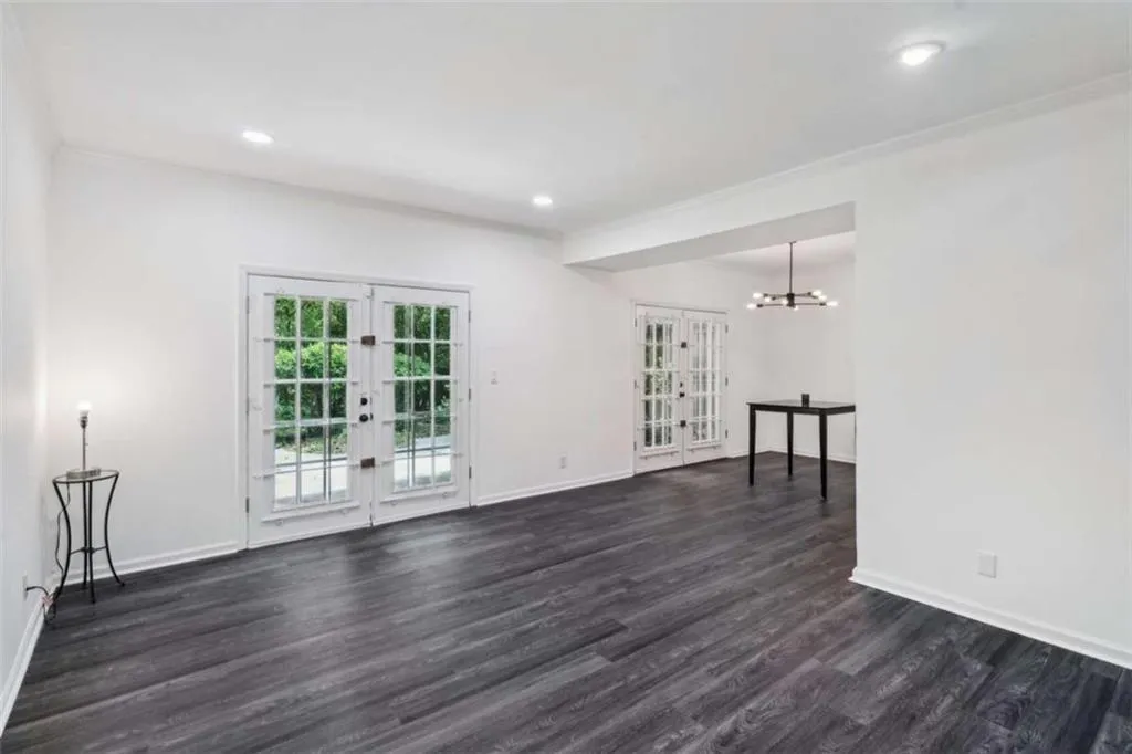 5490 Chemin De Vie, Sandy Springs, Georgia 30342, 3 Bedrooms Bedrooms, ,2 BathroomsBathrooms,Residential,For Sale,5490 Chemin De Vie,7592281