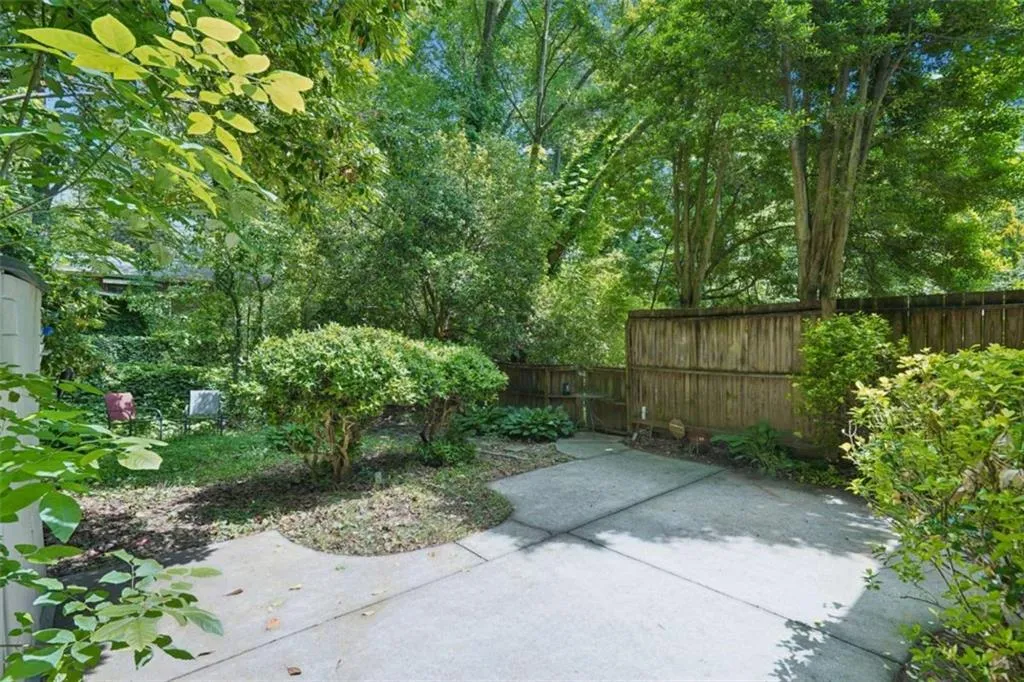 5490 Chemin De Vie, Sandy Springs, Georgia 30342, 3 Bedrooms Bedrooms, ,2 BathroomsBathrooms,Residential,For Sale,5490 Chemin De Vie,7592281