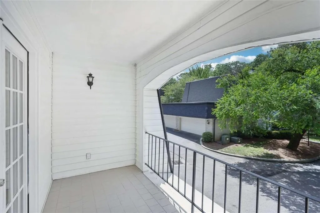 5490 Chemin De Vie, Sandy Springs, Georgia 30342, 3 Bedrooms Bedrooms, ,2 BathroomsBathrooms,Residential,For Sale,5490 Chemin De Vie,7592281