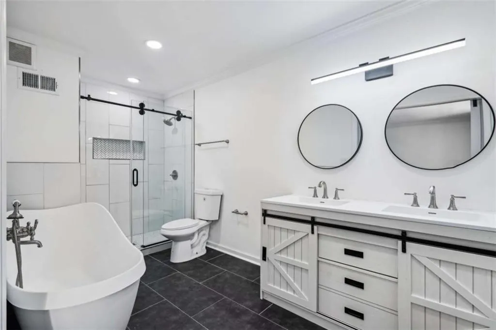 5490 Chemin De Vie, Sandy Springs, Georgia 30342, 3 Bedrooms Bedrooms, ,2 BathroomsBathrooms,Residential,For Sale,5490 Chemin De Vie,7592281