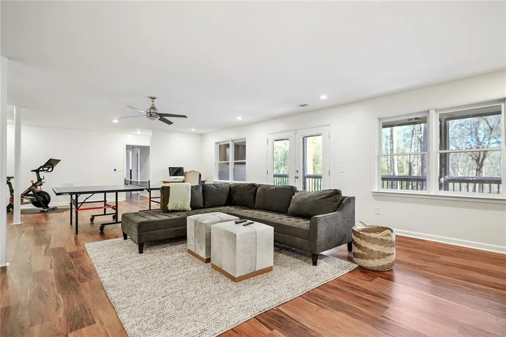 5045 Riverview Road, Atlanta, Georgia 30327, 5 Bedrooms Bedrooms, ,3 BathroomsBathrooms,Residential,Sold,5045 Riverview Road,7001720