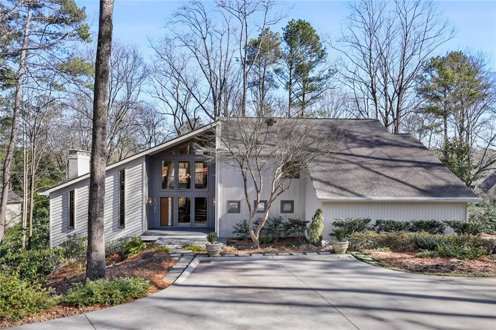 5045 Riverview Road, Atlanta, Georgia 30327, 5 Bedrooms Bedrooms, ,3 BathroomsBathrooms,Residential,Sold,5045 Riverview Road,7001720