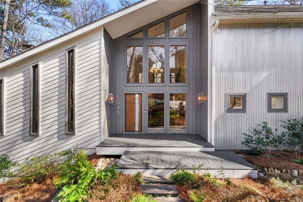 5045 Riverview Road, Atlanta, Georgia 30327, 5 Bedrooms Bedrooms, ,3 BathroomsBathrooms,Residential,Sold,5045 Riverview Road,7001720