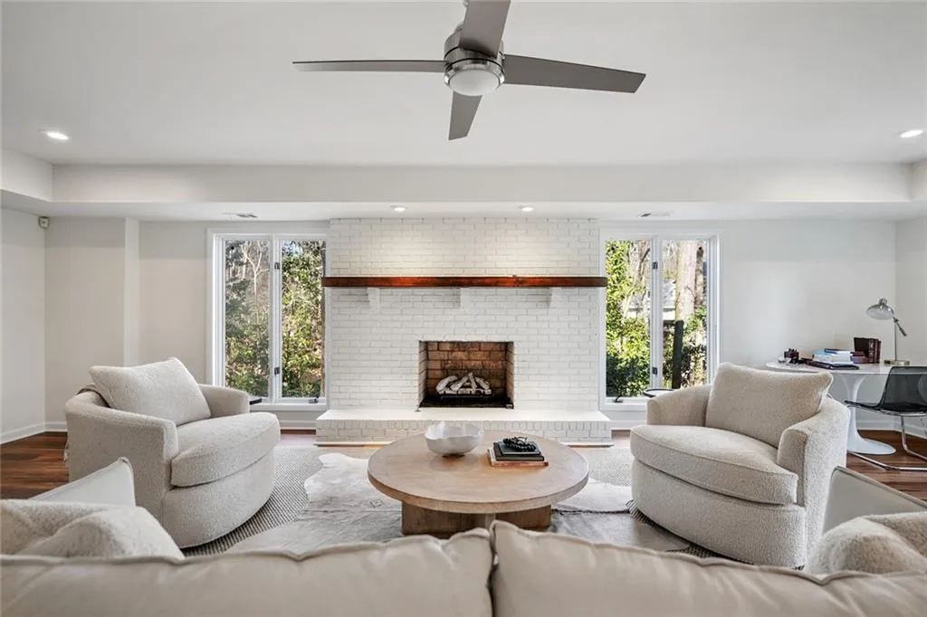 5045 Riverview Road, Atlanta, Georgia 30327, 5 Bedrooms Bedrooms, ,3 BathroomsBathrooms,Residential,Sold,5045 Riverview Road,7001720
