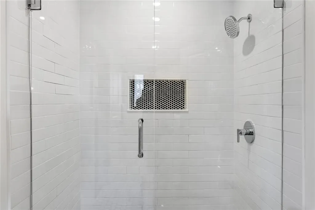 5045 Riverview Road, Atlanta, Georgia 30327, 5 Bedrooms Bedrooms, ,3 BathroomsBathrooms,Residential,Sold,5045 Riverview Road,7001720
