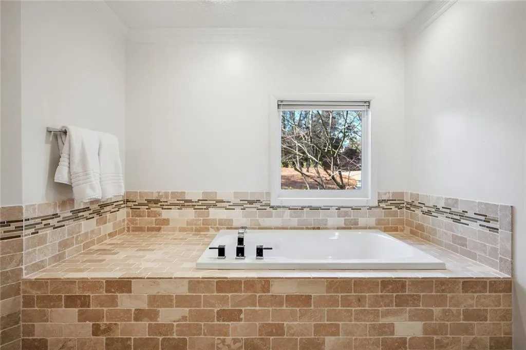 5045 Riverview Road, Atlanta, Georgia 30327, 5 Bedrooms Bedrooms, ,3 BathroomsBathrooms,Residential,Sold,5045 Riverview Road,7001720