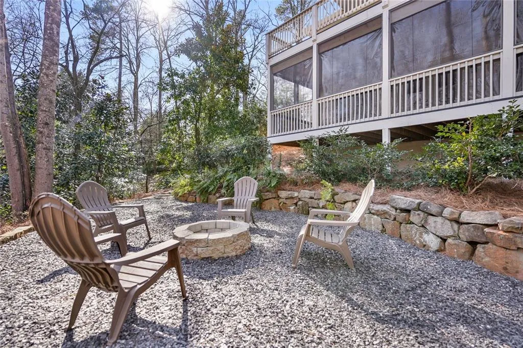 5045 Riverview Road, Atlanta, Georgia 30327, 5 Bedrooms Bedrooms, ,3 BathroomsBathrooms,Residential,Sold,5045 Riverview Road,7001720