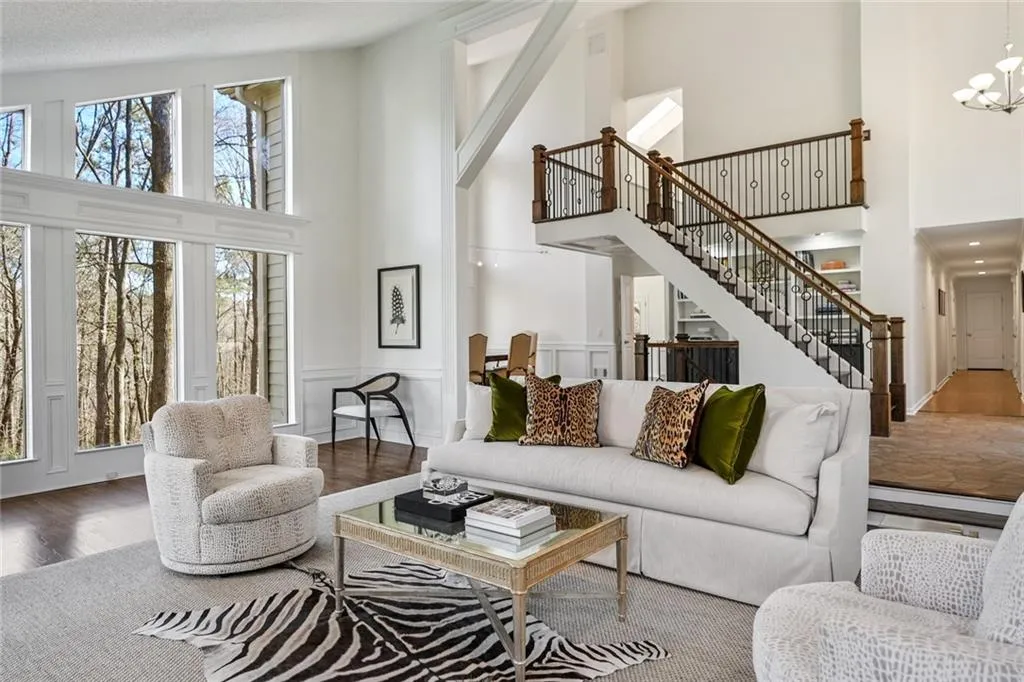 5045 Riverview Road, Atlanta, Georgia 30327, 5 Bedrooms Bedrooms, ,3 BathroomsBathrooms,Residential,Sold,5045 Riverview Road,7001720