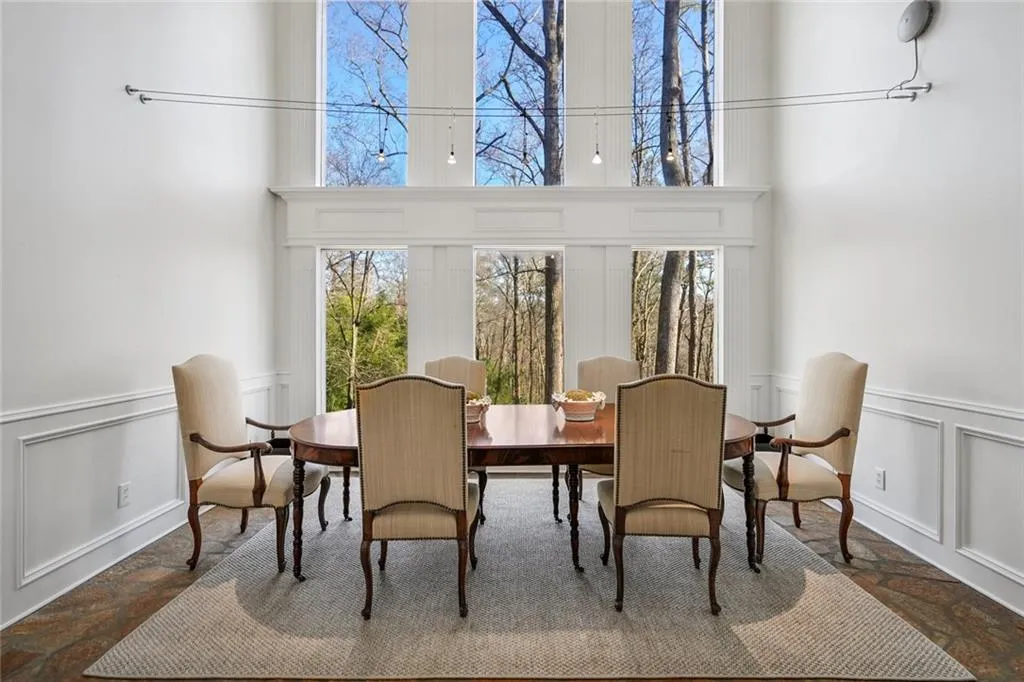 5045 Riverview Road, Atlanta, Georgia 30327, 5 Bedrooms Bedrooms, ,3 BathroomsBathrooms,Residential,Sold,5045 Riverview Road,7001720