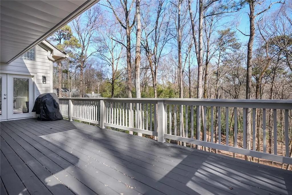 5045 Riverview Road, Atlanta, Georgia 30327, 5 Bedrooms Bedrooms, ,3 BathroomsBathrooms,Residential,Sold,5045 Riverview Road,7001720