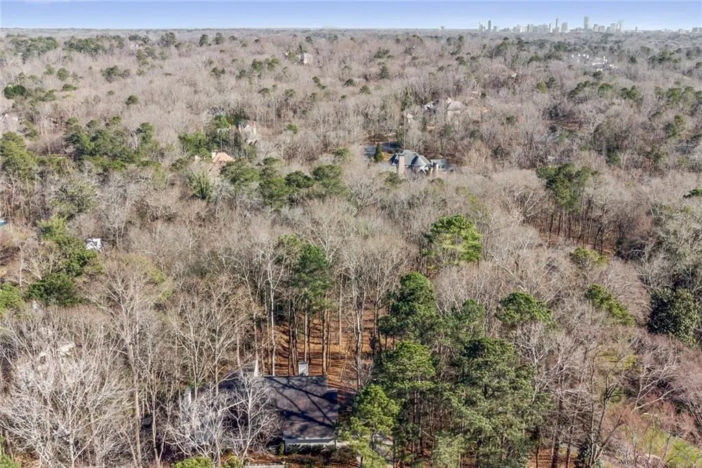 5045 Riverview Road, Atlanta, Georgia 30327, 5 Bedrooms Bedrooms, ,3 BathroomsBathrooms,Residential,Sold,5045 Riverview Road,7001720