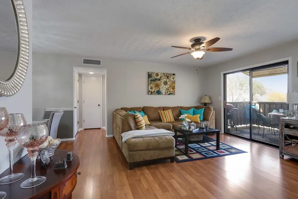 701 Woodcliff Drive, Sandy Springs, Georgia 30350, 1 Bedroom Bedrooms, ,1 BathroomBathrooms,Residential,Sold,701 Woodcliff Drive,6516484