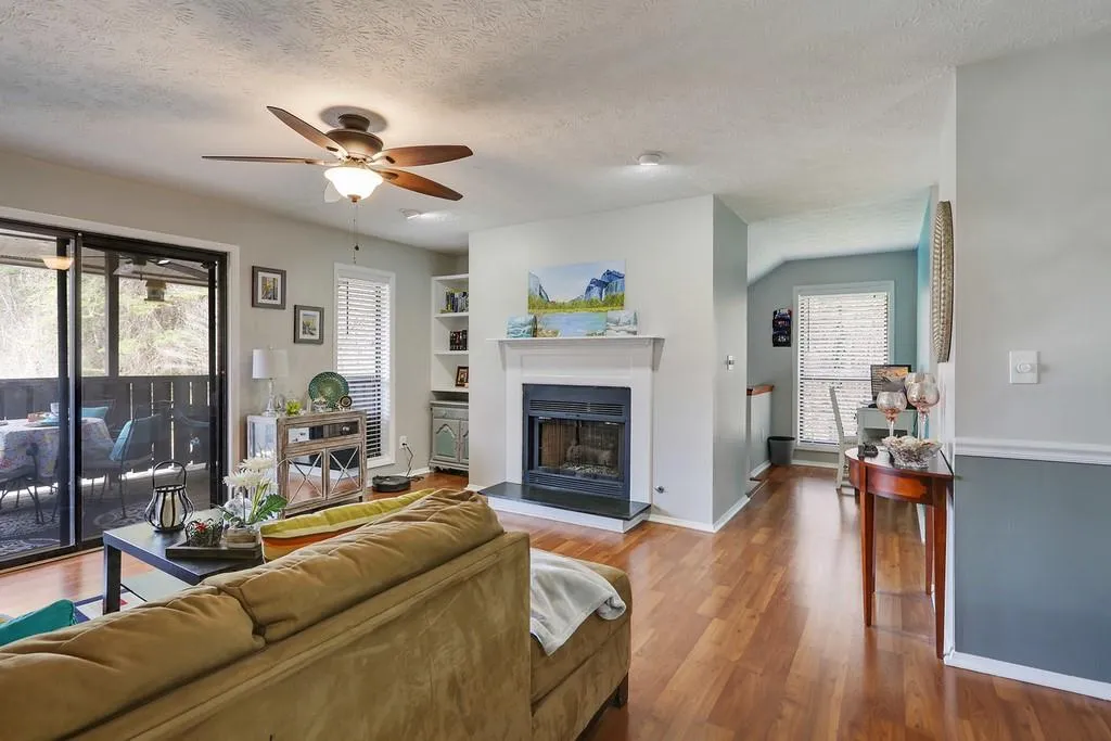 701 Woodcliff Drive, Sandy Springs, Georgia 30350, 1 Bedroom Bedrooms, ,1 BathroomBathrooms,Residential,Sold,701 Woodcliff Drive,6516484