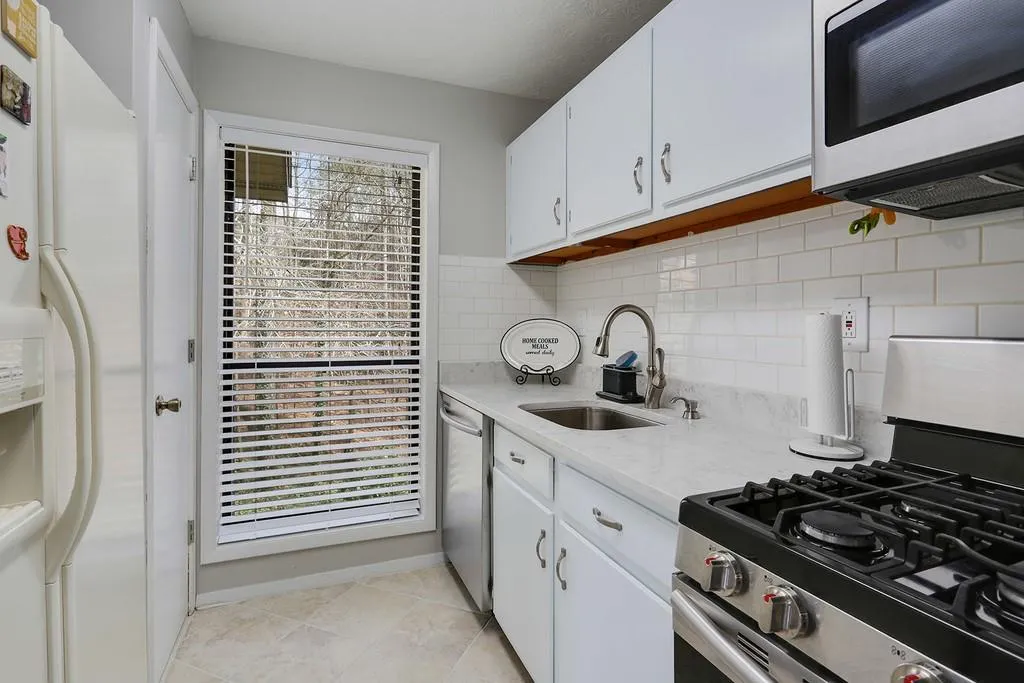 701 Woodcliff Drive, Sandy Springs, Georgia 30350, 1 Bedroom Bedrooms, ,1 BathroomBathrooms,Residential,Sold,701 Woodcliff Drive,6516484