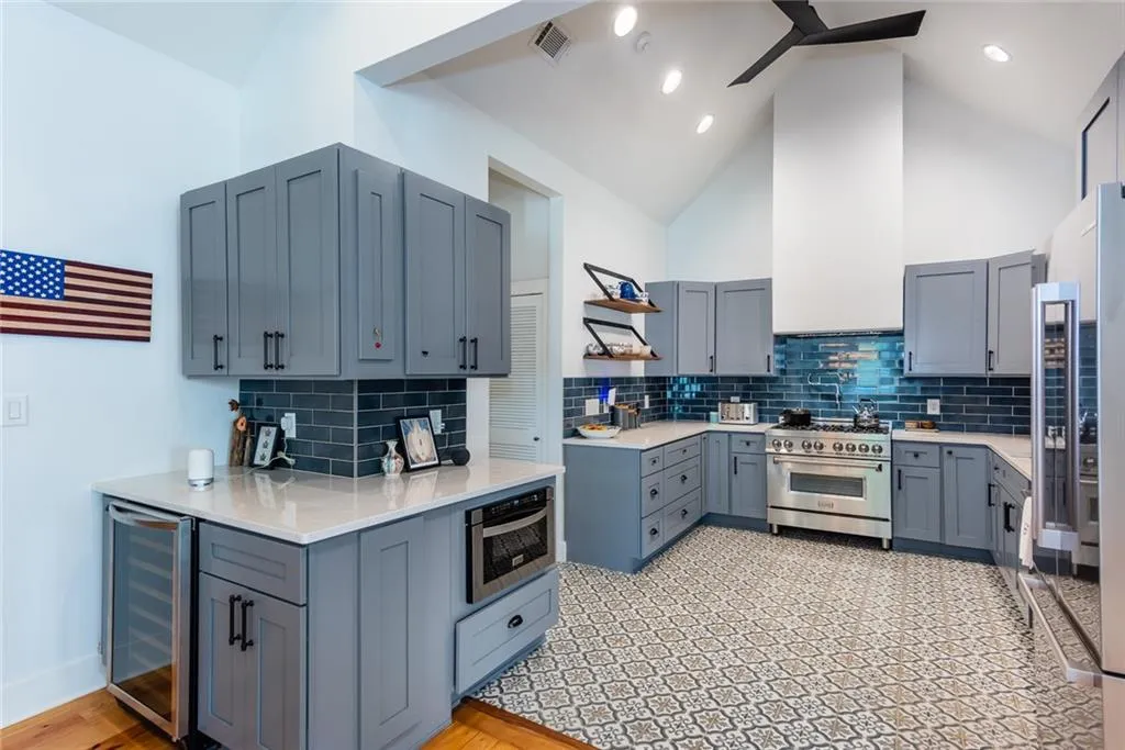 This discerning and sophisticated kitchen looks like it stepped out of a page of Architectural Digest.