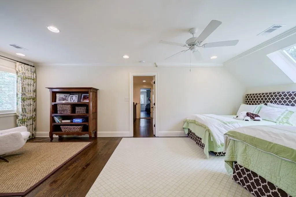 100 E Chambord Drive Nw, Atlanta, Georgia 30327, 5 Bedrooms Bedrooms, ,6 BathroomsBathrooms,Residential,Sold,100 E Chambord Drive Nw,7255430