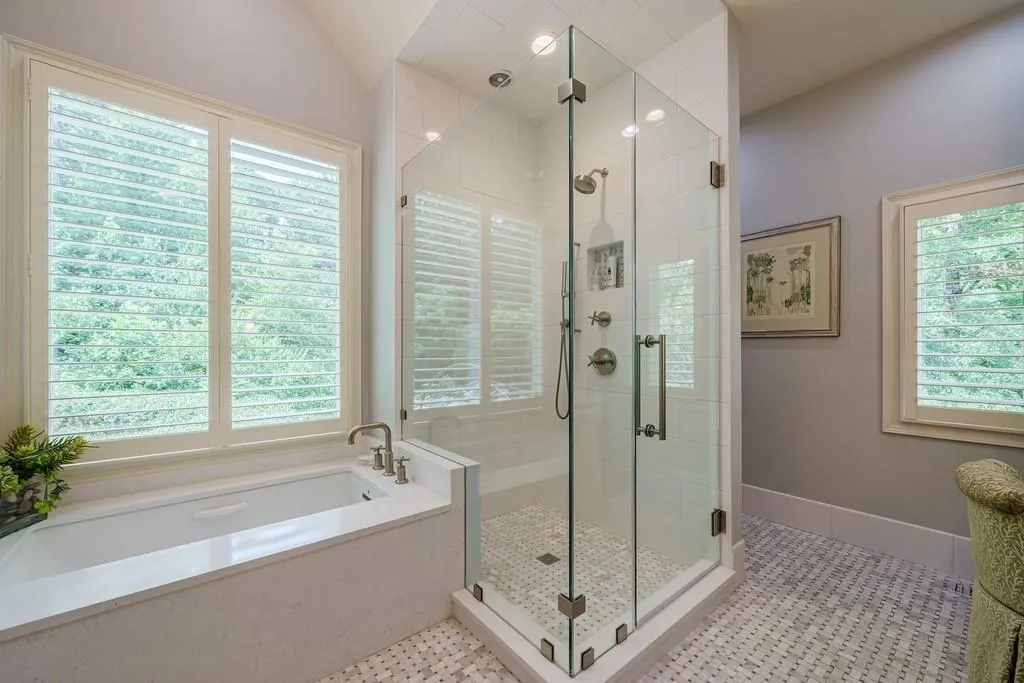 100 E Chambord Drive Nw, Atlanta, Georgia 30327, 5 Bedrooms Bedrooms, ,6 BathroomsBathrooms,Residential,Sold,100 E Chambord Drive Nw,7255430