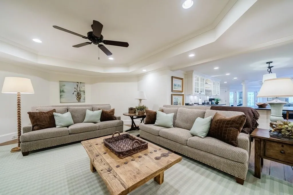 100 E Chambord Drive Nw, Atlanta, Georgia 30327, 5 Bedrooms Bedrooms, ,6 BathroomsBathrooms,Residential,Sold,100 E Chambord Drive Nw,7255430