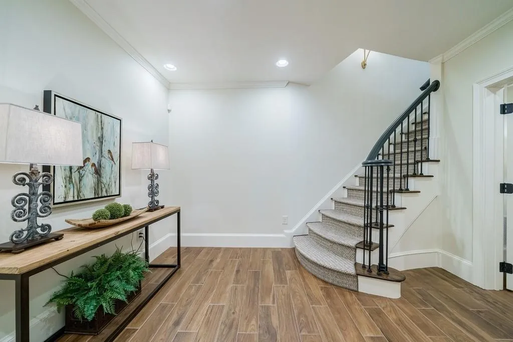 100 E Chambord Drive Nw, Atlanta, Georgia 30327, 5 Bedrooms Bedrooms, ,6 BathroomsBathrooms,Residential,Sold,100 E Chambord Drive Nw,7255430