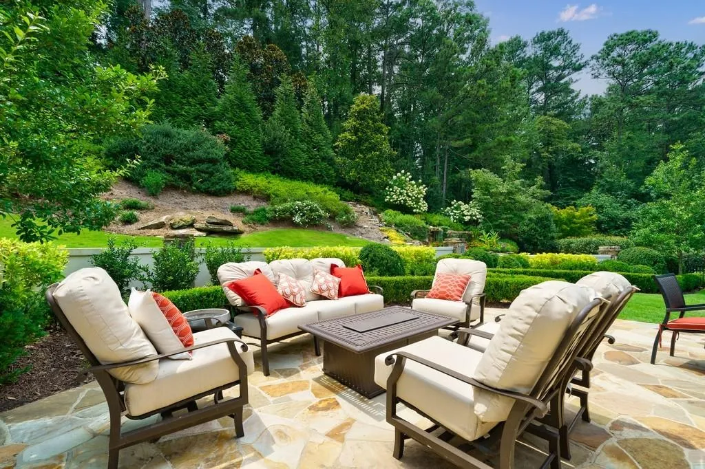 100 E Chambord Drive Nw, Atlanta, Georgia 30327, 5 Bedrooms Bedrooms, ,6 BathroomsBathrooms,Residential,Sold,100 E Chambord Drive Nw,7255430