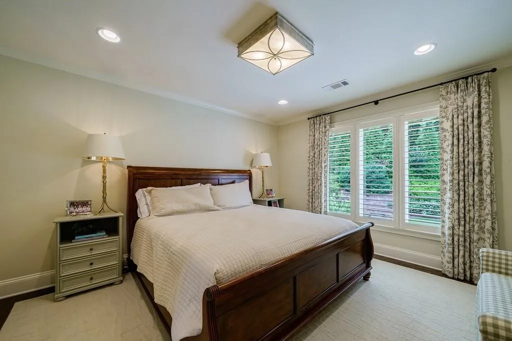 100 E Chambord Drive Nw, Atlanta, Georgia 30327, 5 Bedrooms Bedrooms, ,6 BathroomsBathrooms,Residential,Sold,100 E Chambord Drive Nw,7255430