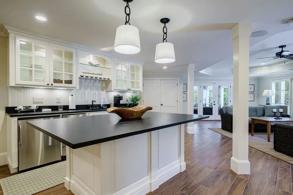 100 E Chambord Drive Nw, Atlanta, Georgia 30327, 5 Bedrooms Bedrooms, ,6 BathroomsBathrooms,Residential,Sold,100 E Chambord Drive Nw,7255430