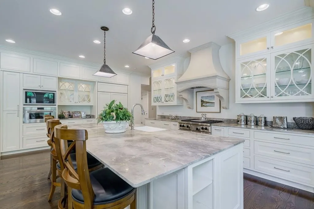 100 E Chambord Drive Nw, Atlanta, Georgia 30327, 5 Bedrooms Bedrooms, ,6 BathroomsBathrooms,Residential,Sold,100 E Chambord Drive Nw,7255430