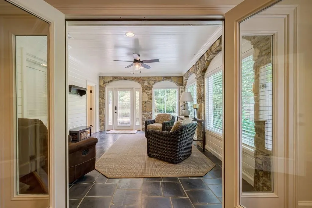 100 E Chambord Drive Nw, Atlanta, Georgia 30327, 5 Bedrooms Bedrooms, ,6 BathroomsBathrooms,Residential,Sold,100 E Chambord Drive Nw,7255430