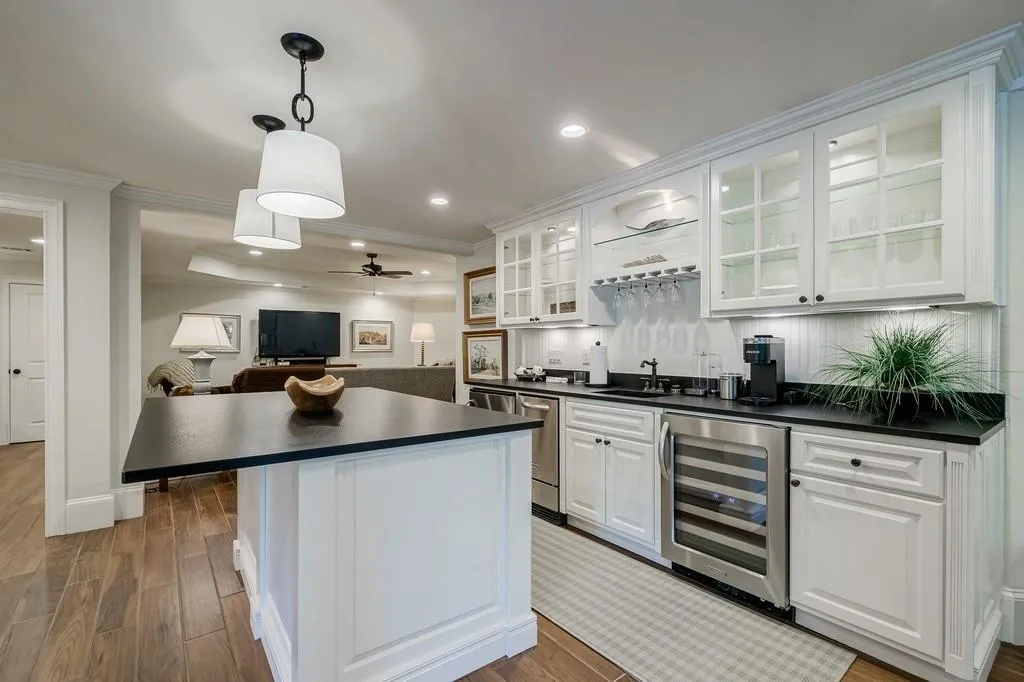 100 E Chambord Drive Nw, Atlanta, Georgia 30327, 5 Bedrooms Bedrooms, ,6 BathroomsBathrooms,Residential,Sold,100 E Chambord Drive Nw,7255430