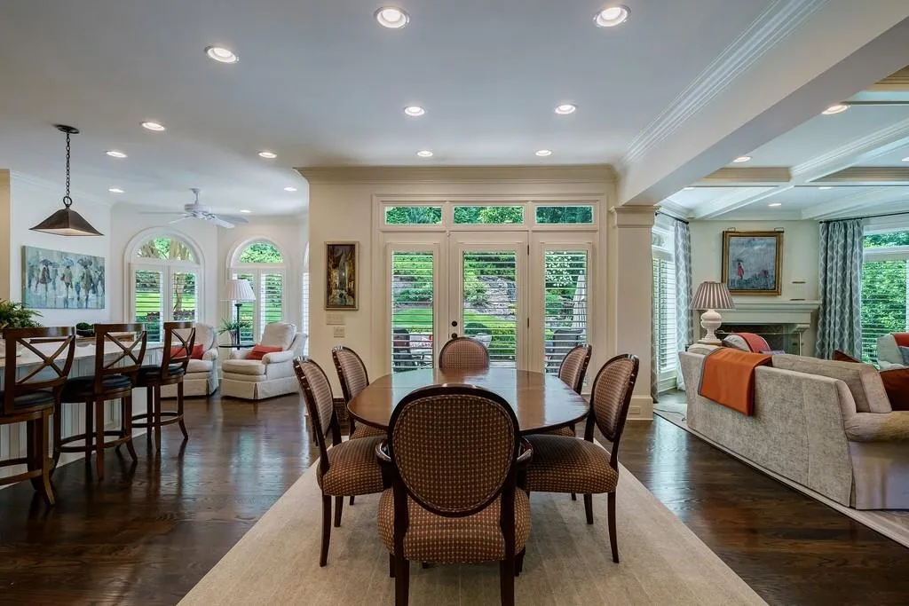 100 E Chambord Drive Nw, Atlanta, Georgia 30327, 5 Bedrooms Bedrooms, ,6 BathroomsBathrooms,Residential,Sold,100 E Chambord Drive Nw,7255430