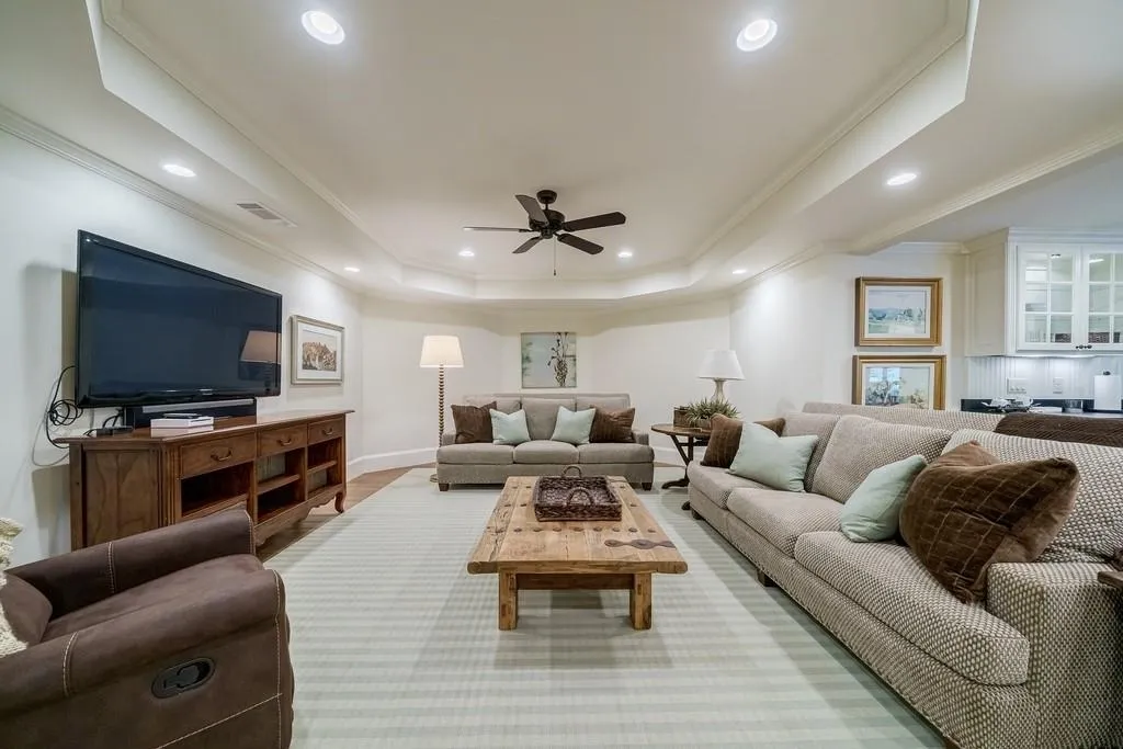 100 E Chambord Drive Nw, Atlanta, Georgia 30327, 5 Bedrooms Bedrooms, ,6 BathroomsBathrooms,Residential,Sold,100 E Chambord Drive Nw,7255430