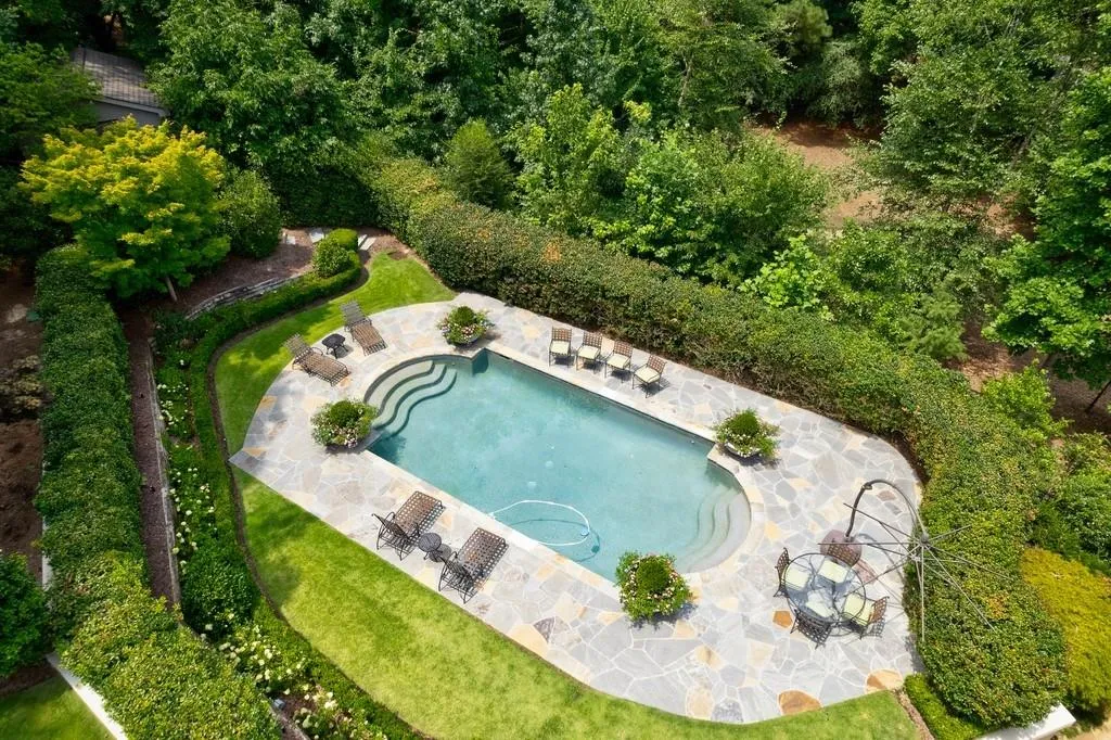 100 E Chambord Drive Nw, Atlanta, Georgia 30327, 5 Bedrooms Bedrooms, ,6 BathroomsBathrooms,Residential,Sold,100 E Chambord Drive Nw,7255430