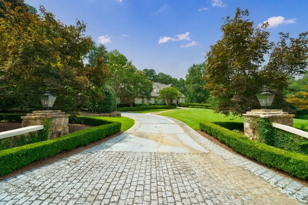 100 E Chambord Drive Nw, Atlanta, Georgia 30327, 5 Bedrooms Bedrooms, ,6 BathroomsBathrooms,Residential,Sold,100 E Chambord Drive Nw,7255430