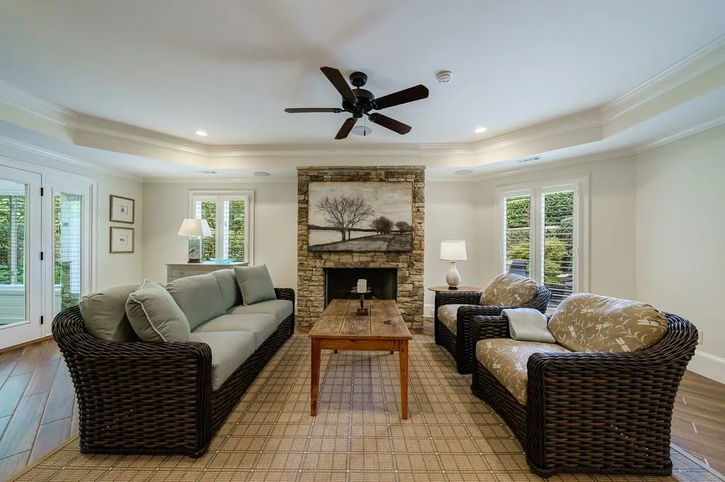 100 E Chambord Drive Nw, Atlanta, Georgia 30327, 5 Bedrooms Bedrooms, ,6 BathroomsBathrooms,Residential,Sold,100 E Chambord Drive Nw,7255430