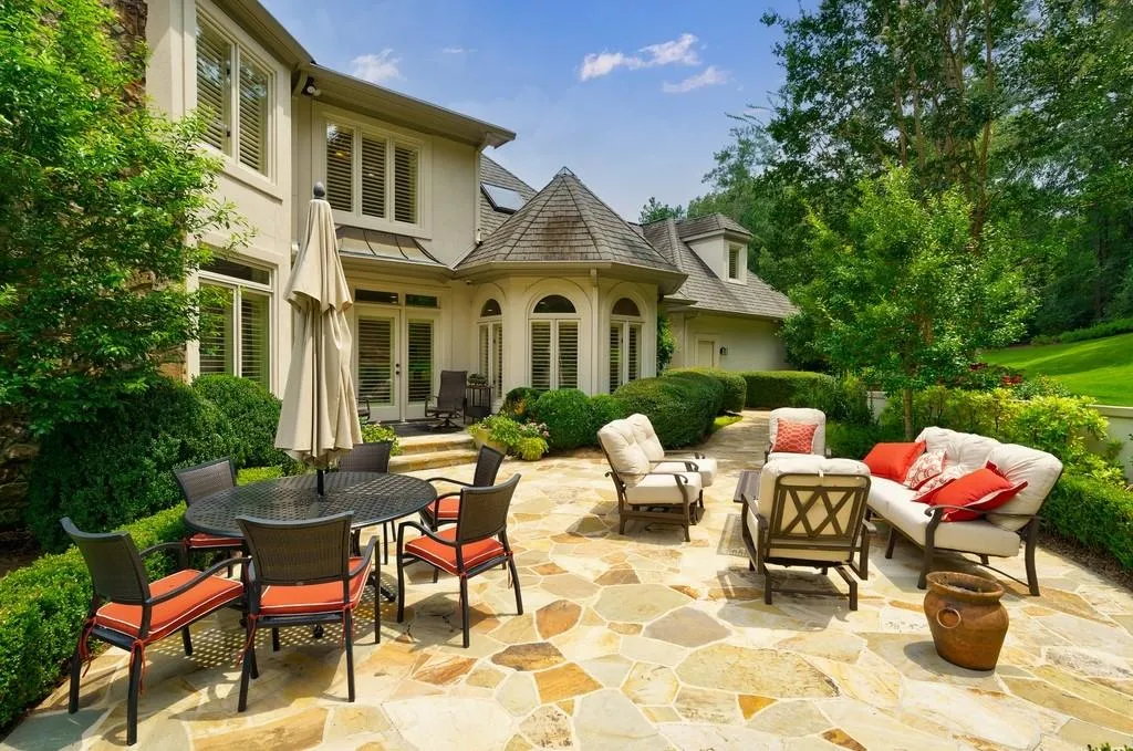 100 E Chambord Drive Nw, Atlanta, Georgia 30327, 5 Bedrooms Bedrooms, ,6 BathroomsBathrooms,Residential,Sold,100 E Chambord Drive Nw,7255430