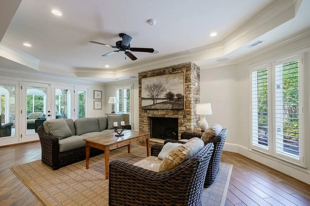 100 E Chambord Drive Nw, Atlanta, Georgia 30327, 5 Bedrooms Bedrooms, ,6 BathroomsBathrooms,Residential,Sold,100 E Chambord Drive Nw,7255430