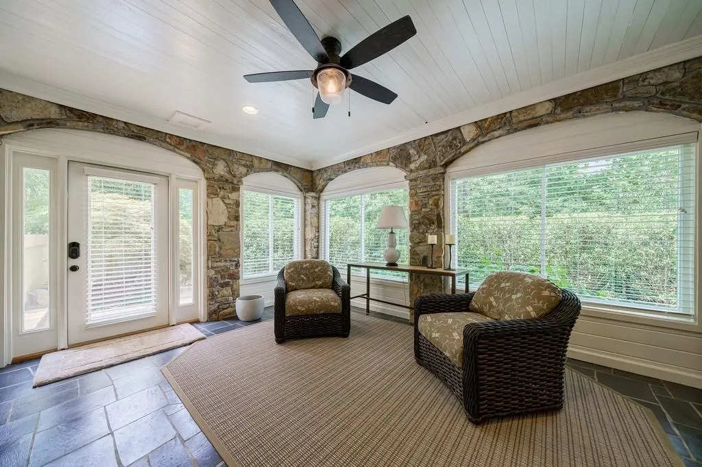 100 E Chambord Drive Nw, Atlanta, Georgia 30327, 5 Bedrooms Bedrooms, ,6 BathroomsBathrooms,Residential,Sold,100 E Chambord Drive Nw,7255430