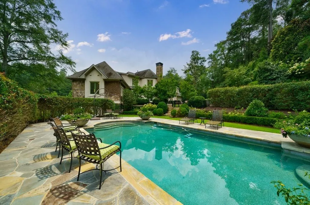 100 E Chambord Drive Nw, Atlanta, Georgia 30327, 5 Bedrooms Bedrooms, ,6 BathroomsBathrooms,Residential,Sold,100 E Chambord Drive Nw,7255430