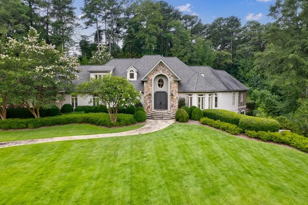 100 E Chambord Drive Nw, Atlanta, Georgia 30327, 5 Bedrooms Bedrooms, ,6 BathroomsBathrooms,Residential,Sold,100 E Chambord Drive Nw,7255430