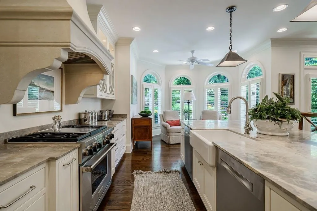 100 E Chambord Drive Nw, Atlanta, Georgia 30327, 5 Bedrooms Bedrooms, ,6 BathroomsBathrooms,Residential,Sold,100 E Chambord Drive Nw,7255430