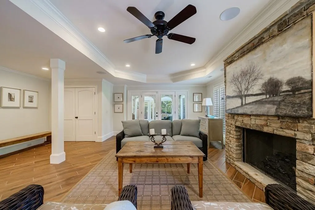 100 E Chambord Drive Nw, Atlanta, Georgia 30327, 5 Bedrooms Bedrooms, ,6 BathroomsBathrooms,Residential,Sold,100 E Chambord Drive Nw,7255430