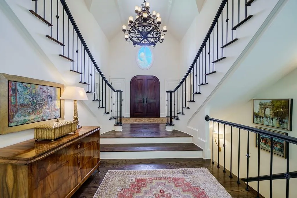 100 E Chambord Drive Nw, Atlanta, Georgia 30327, 5 Bedrooms Bedrooms, ,6 BathroomsBathrooms,Residential,Sold,100 E Chambord Drive Nw,7255430